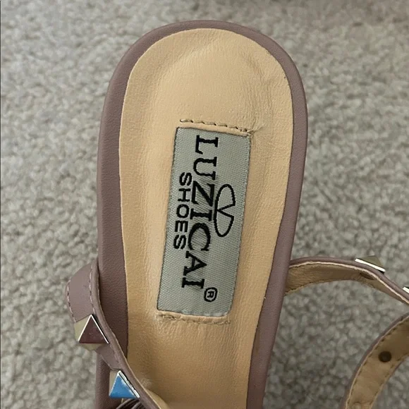 Heels - Picture 6 of 8